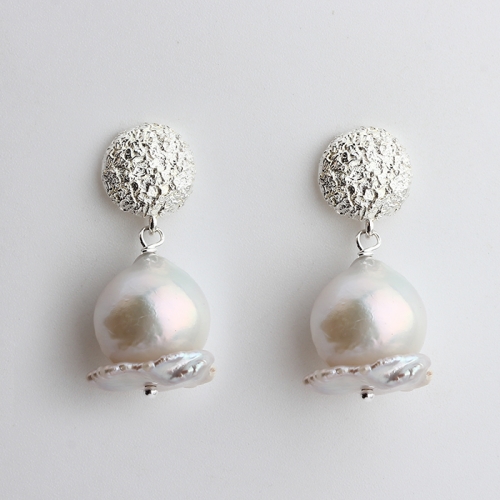 925 sterling silver hammered effect baroque pearl earring stud